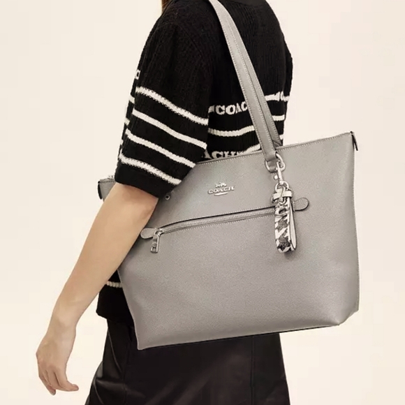 Trigger Snap Bag Charm In Signature Canvas (Gold/Black Multi) - Picture 3 of 3